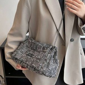 Lightweight Flap Hobo bag